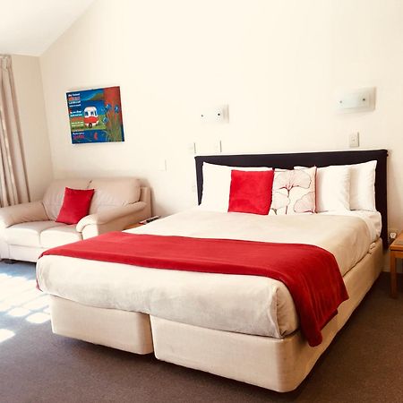 Cascades Lakefront Motel Таупо Екстериор снимка A room at the hotel