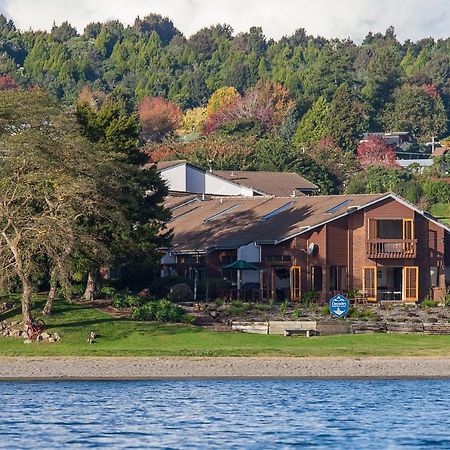 Cascades Lakefront Motel Таупо Екстериор снимка Residential neighborhood on the shore of Lake Stevens