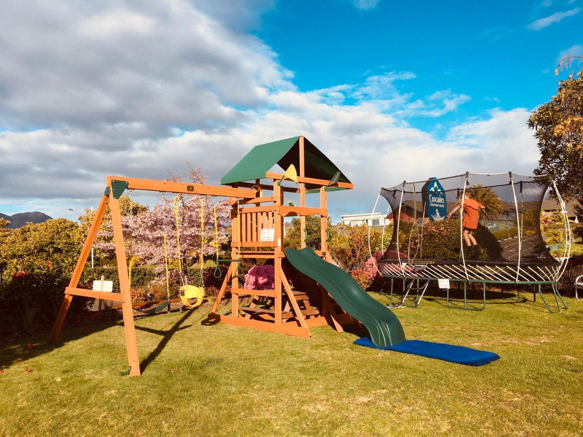 Cascades Lakefront Motel Таупо Екстериор снимка A backyard playground