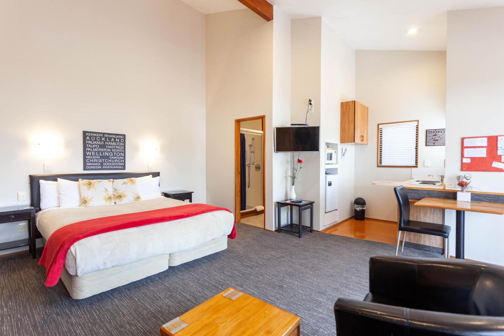 Cascades Lakefront Motel Таупо Стая снимка A studio apartment in New Zealand