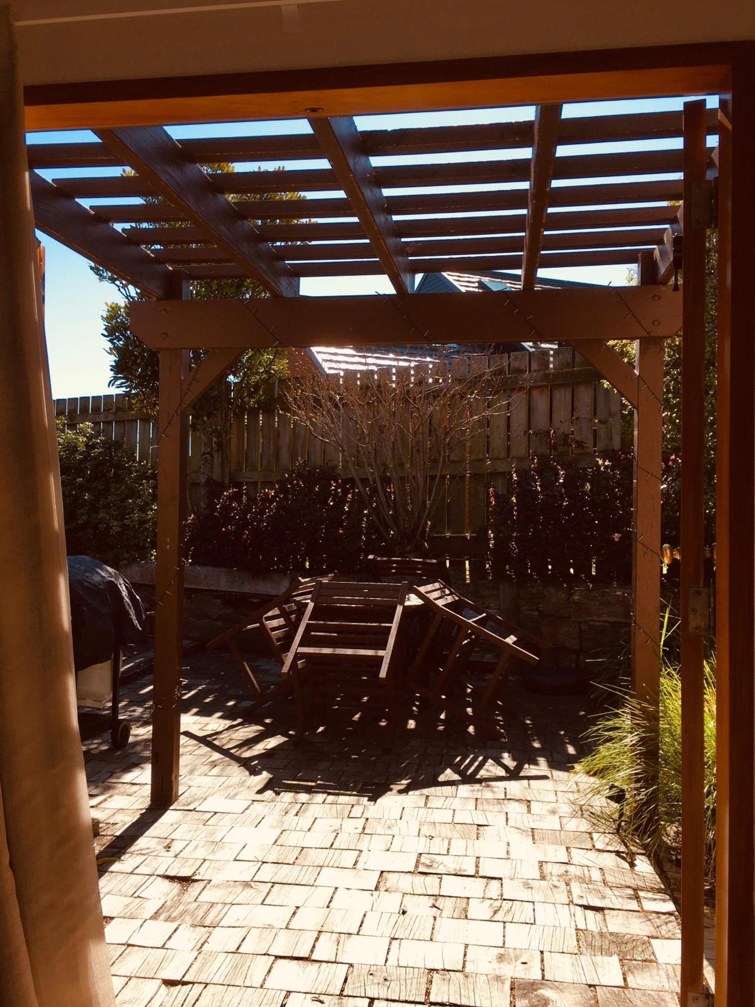 Cascades Lakefront Motel Таупо Екстериор снимка Pergola in a backyard
