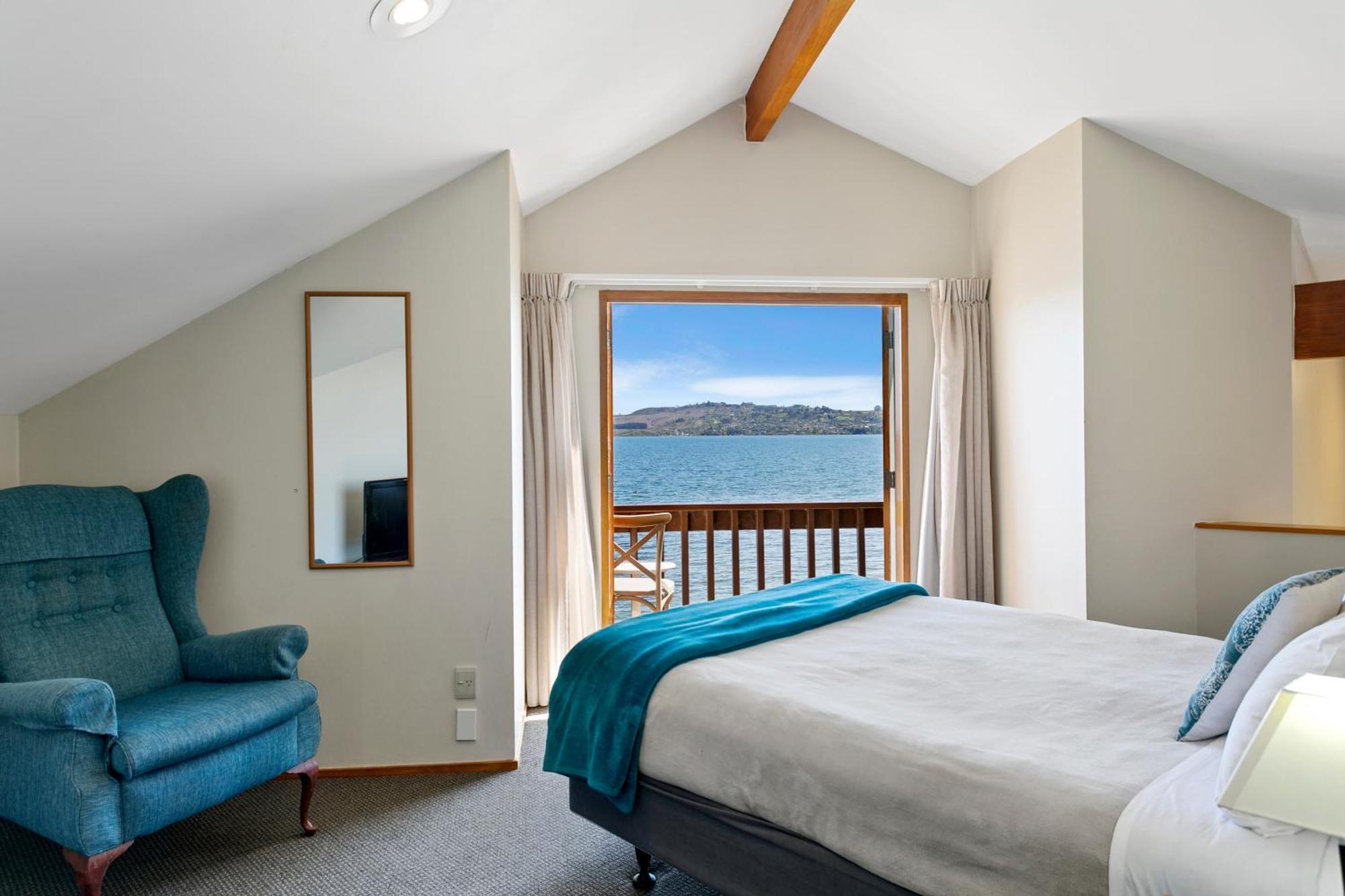 Cascades Lakefront Motel Таупо Екстериор снимка A bedroom at the hotel